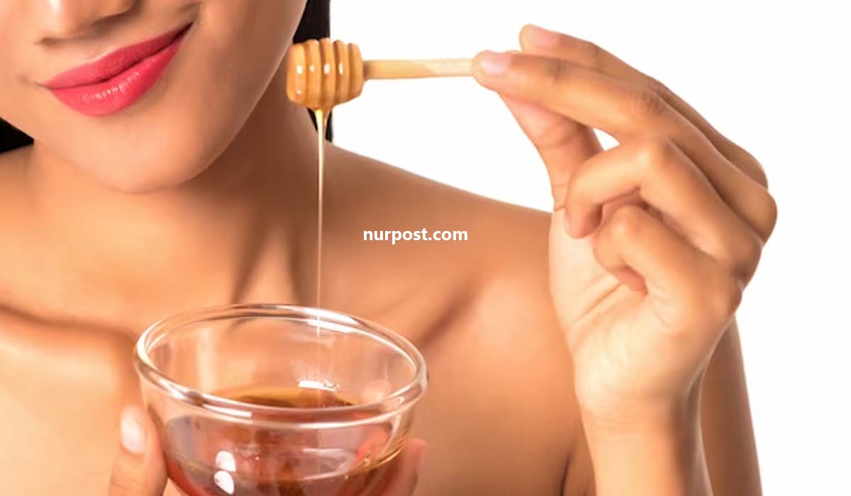 মেয়েদের স্তনে মধুর ব্যবহার মেয়েদের স্তনে মধুর ব্যবহার